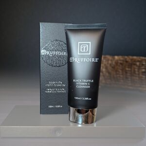 Black Truffle Vitamin C Cleanser - Black